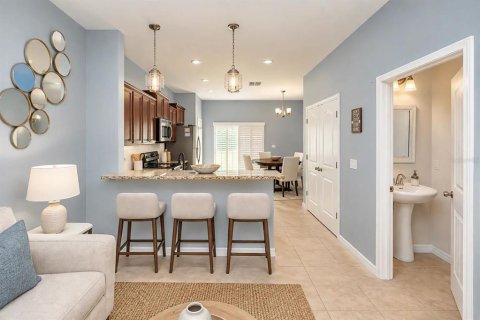 Townhouse in Brandon, Florida 2 bedrooms, 105.91 sq.m. № 2408527 - photo 3