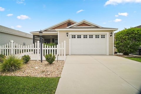 House in The Villages, Florida 2 bedrooms, 106.65 sq.m. № 1771190 - photo 1