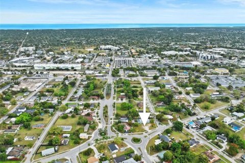 Terreno en venta en West Perrine, Florida № 1983018 - foto 13