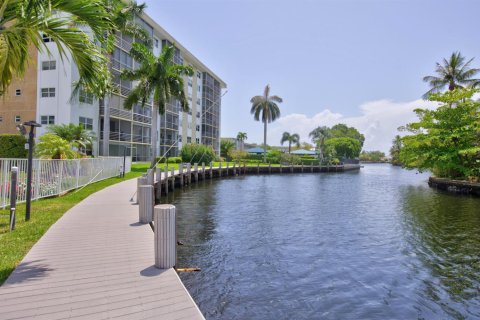 Condo in Oakland Park, Florida, 2 bedrooms  № 2189770