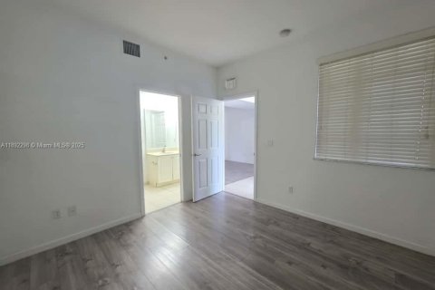 Condominio en alquiler en Riviera Beach, Florida, 2 dormitorios, 77.76 m2 № 1943992 - foto 16