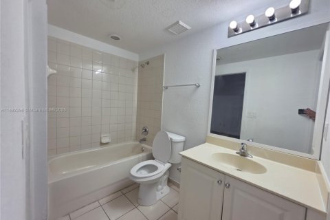Condominio en alquiler en Riviera Beach, Florida, 2 dormitorios, 77.76 m2 № 1943992 - foto 11