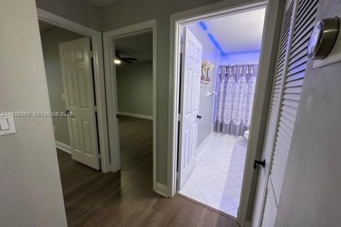 Casa en venta en Pembroke Pines, Florida, 4 dormitorios, 275.46 m2 № 1974885 - foto 19