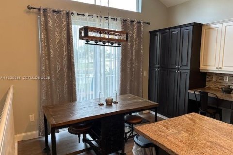 Casa en venta en Pembroke Pines, Florida, 4 dormitorios, 275.46 m2 № 1974885 - foto 4