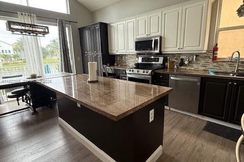 Casa en venta en Pembroke Pines, Florida, 4 dormitorios, 275.46 m2 № 1974885 - foto 3