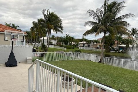 Casa en venta en Pembroke Pines, Florida, 4 dormitorios, 275.46 m2 № 1974885 - foto 29