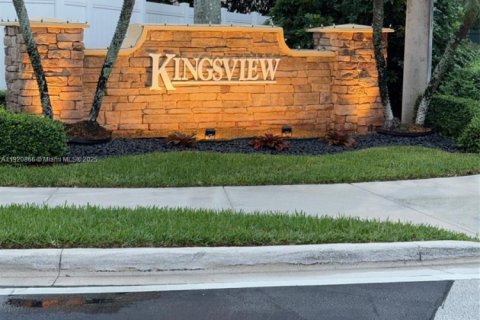 Casa en venta en Pembroke Pines, Florida, 4 dormitorios, 275.46 m2 № 1974885 - foto 2