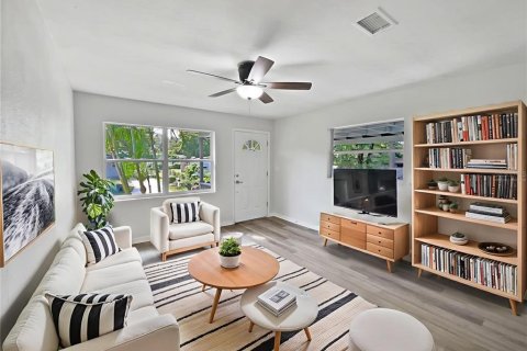 House in Apopka, Florida 3 bedrooms, 93.83 sq.m. № 1915270 - photo 3