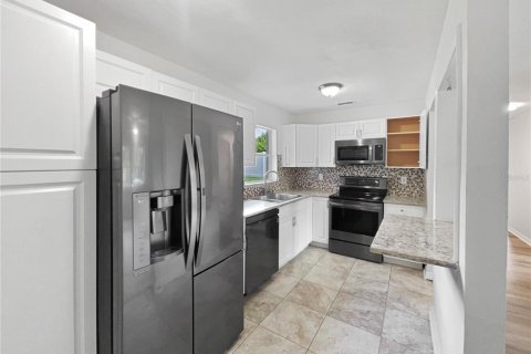House in Apopka, Florida 3 bedrooms, 93.83 sq.m. № 1915270 - photo 6