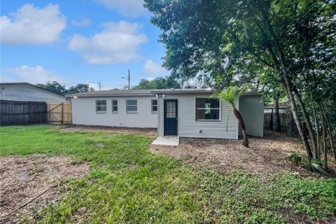 House in Apopka, Florida 3 bedrooms, 93.83 sq.m. № 1915270 - photo 16