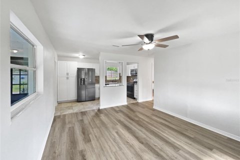 House in Apopka, Florida 3 bedrooms, 93.83 sq.m. № 1915270 - photo 5