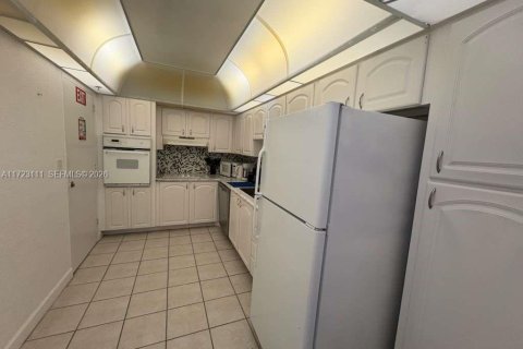 Снять в аренду кондоминиум в Холливуд, Флорида 1 спальня, 84.08м2, № 2079521 - фото 27