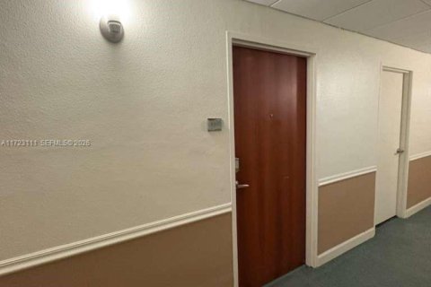 Снять в аренду кондоминиум в Холливуд, Флорида 1 спальня, 84.08м2, № 2079521 - фото 10