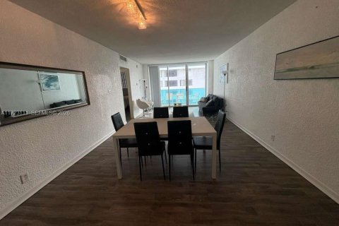 Снять в аренду кондоминиум в Холливуд, Флорида 1 спальня, 84.08м2, № 2079521 - фото 15