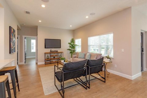 Casa en venta en Winter Park, Florida, 4 dormitorios, 189.15 m2 № 1898530 - foto 4