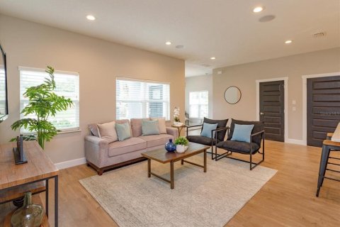 Casa en venta en Winter Park, Florida, 4 dormitorios, 189.15 m2 № 1898530 - foto 5