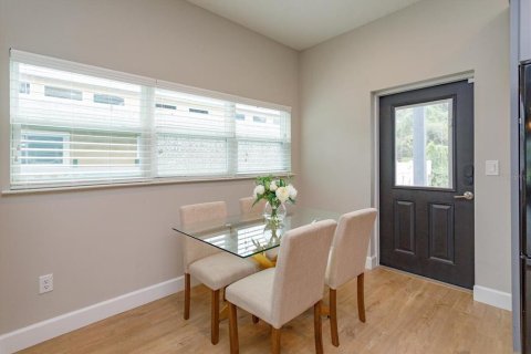 Casa en venta en Winter Park, Florida, 4 dormitorios, 189.15 m2 № 1898530 - foto 8