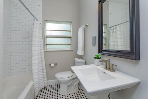 Casa en venta en Winter Park, Florida, 4 dormitorios, 189.15 m2 № 1898530 - foto 16