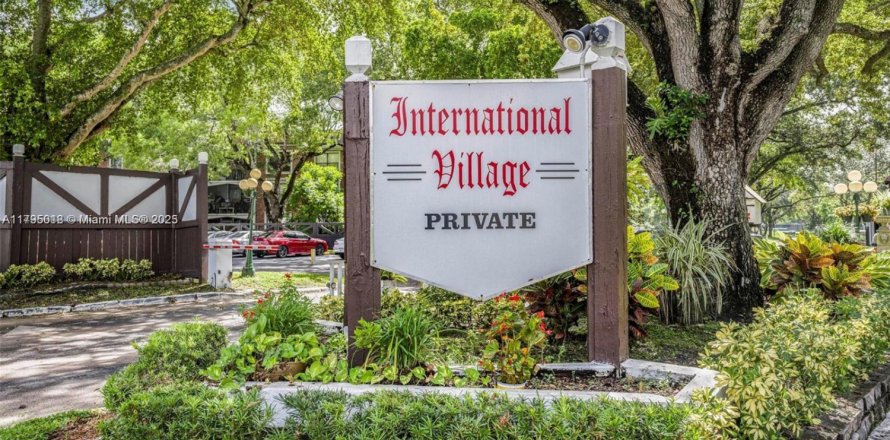 Condo in Lauderhill, Florida, 3 bedrooms  № 1861371