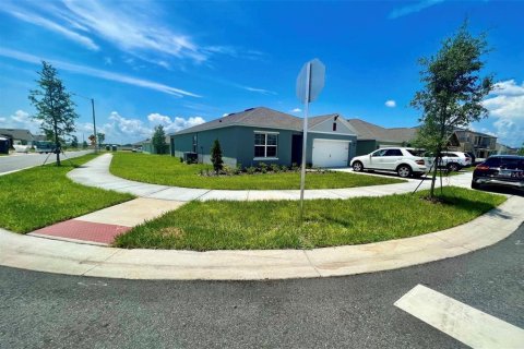 House in Haines City, Florida 4 bedrooms, 173.45 sq.m. № 1721723 - photo 1