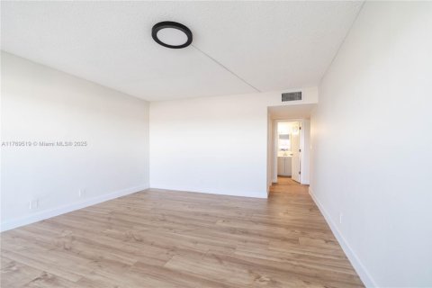 Copropriété à vendre à Lauderhill, Floride: 2 chambres, 114.27 m2 № 2021140 - photo 17