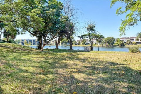 Copropriété à vendre à Lauderhill, Floride: 2 chambres, 114.27 m2 № 2021140 - photo 26