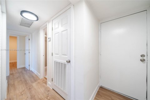 Copropriété à vendre à Lauderhill, Floride: 2 chambres, 114.27 m2 № 2021140 - photo 11