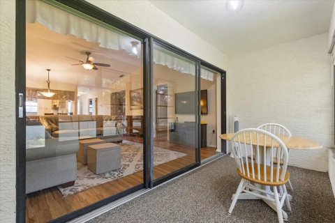 Condo in Port Richey, Florida, 2 bedrooms  № 1869655 - photo 18