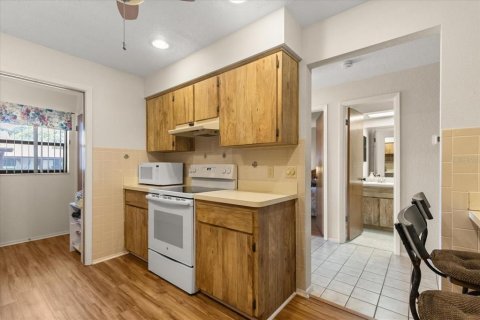 Condo in Port Richey, Florida, 2 bedrooms  № 1869655 - photo 8