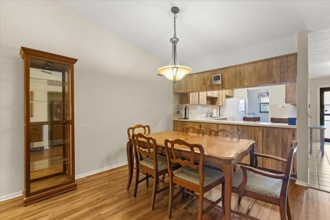 Condo in Port Richey, Florida, 2 bedrooms  № 1869655 - photo 5
