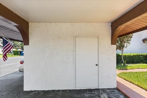 Condo in Port Richey, Florida, 2 bedrooms  № 1869655 - photo 19