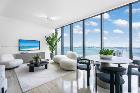 Condominio en venta en Miami, Florida, 2 dormitorios, 105.63 m2 № 1870060 - foto 1