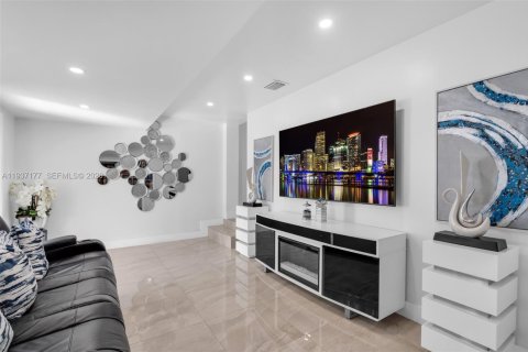 Casa en venta en Miami, Florida, 3 dormitorios, 135.92 m2 № 1995023 - foto 24