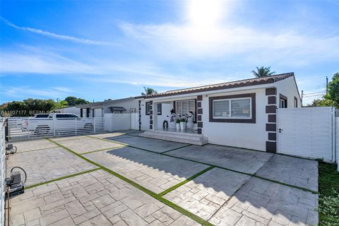 Casa en venta en Miami, Florida, 3 dormitorios, 135.92 m2 № 1995023 - foto 4