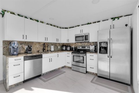 Casa en venta en Miami, Florida, 3 dormitorios, 135.92 m2 № 1995023 - foto 29