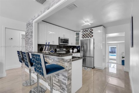 Casa en venta en Miami, Florida, 3 dormitorios, 135.92 m2 № 1995023 - foto 9