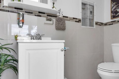 Casa en venta en Miami, Florida, 3 dormitorios, 135.92 m2 № 1995023 - foto 30