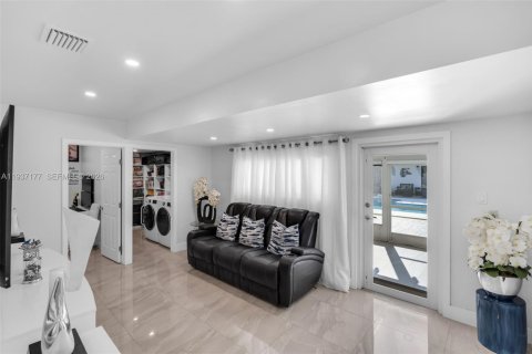 Casa en venta en Miami, Florida, 3 dormitorios, 135.92 m2 № 1995023 - foto 23