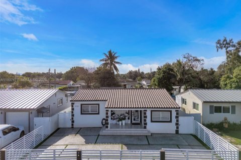 Casa en venta en Miami, Florida, 3 dormitorios, 135.92 m2 № 1995023 - foto 1