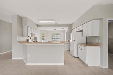 House in San Antonio, Florida 3 bedrooms, 162.11 sq.m. № 2391677 - photo 21