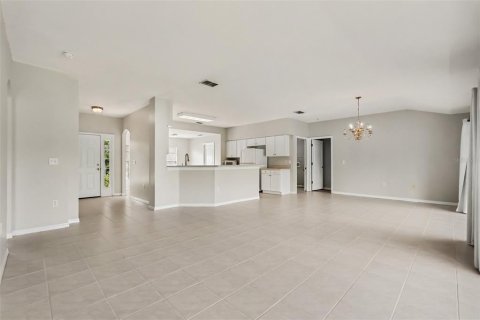 House in San Antonio, Florida 3 bedrooms, 162.11 sq.m. № 2391677 - photo 17
