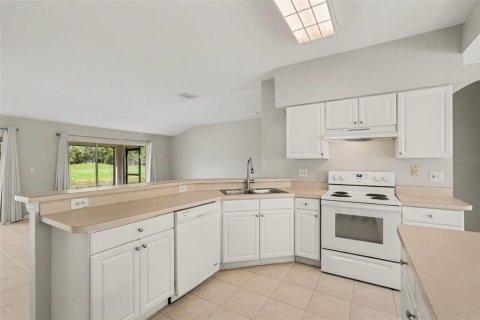 House in San Antonio, Florida 3 bedrooms, 162.11 sq.m. № 2391677 - photo 20