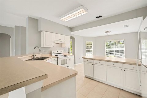 House in San Antonio, Florida 3 bedrooms, 162.11 sq.m. № 2391677 - photo 22