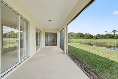 House in San Antonio, Florida 3 bedrooms, 162.11 sq.m. № 2391677 - photo 6