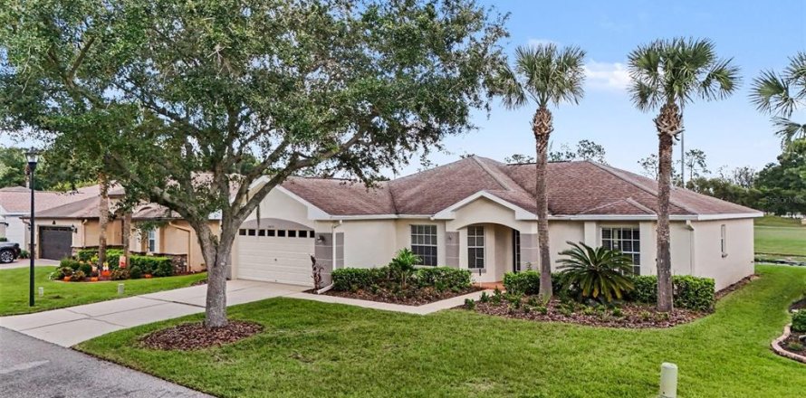 House in San Antonio, Florida 3 bedrooms, 162.11 sq.m. № 2391677