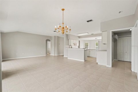 House in San Antonio, Florida 3 bedrooms, 162.11 sq.m. № 2391677 - photo 18