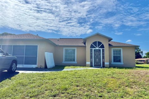 House in North Port, Florida 3 bedrooms, 112.04 sq.m. № 2376676 - photo 2