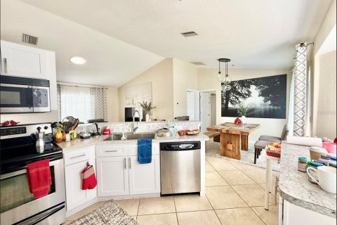 House in North Port, Florida 3 bedrooms, 112.04 sq.m. № 2376676 - photo 8