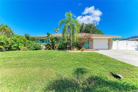 Villa ou maison à Port Charlotte, Floride 3 chambres, 139.35 m2 № 2390735