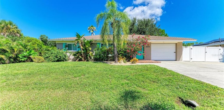 Villa ou maison à Port Charlotte, Floride 3 chambres, 139.35 m2 № 2390735